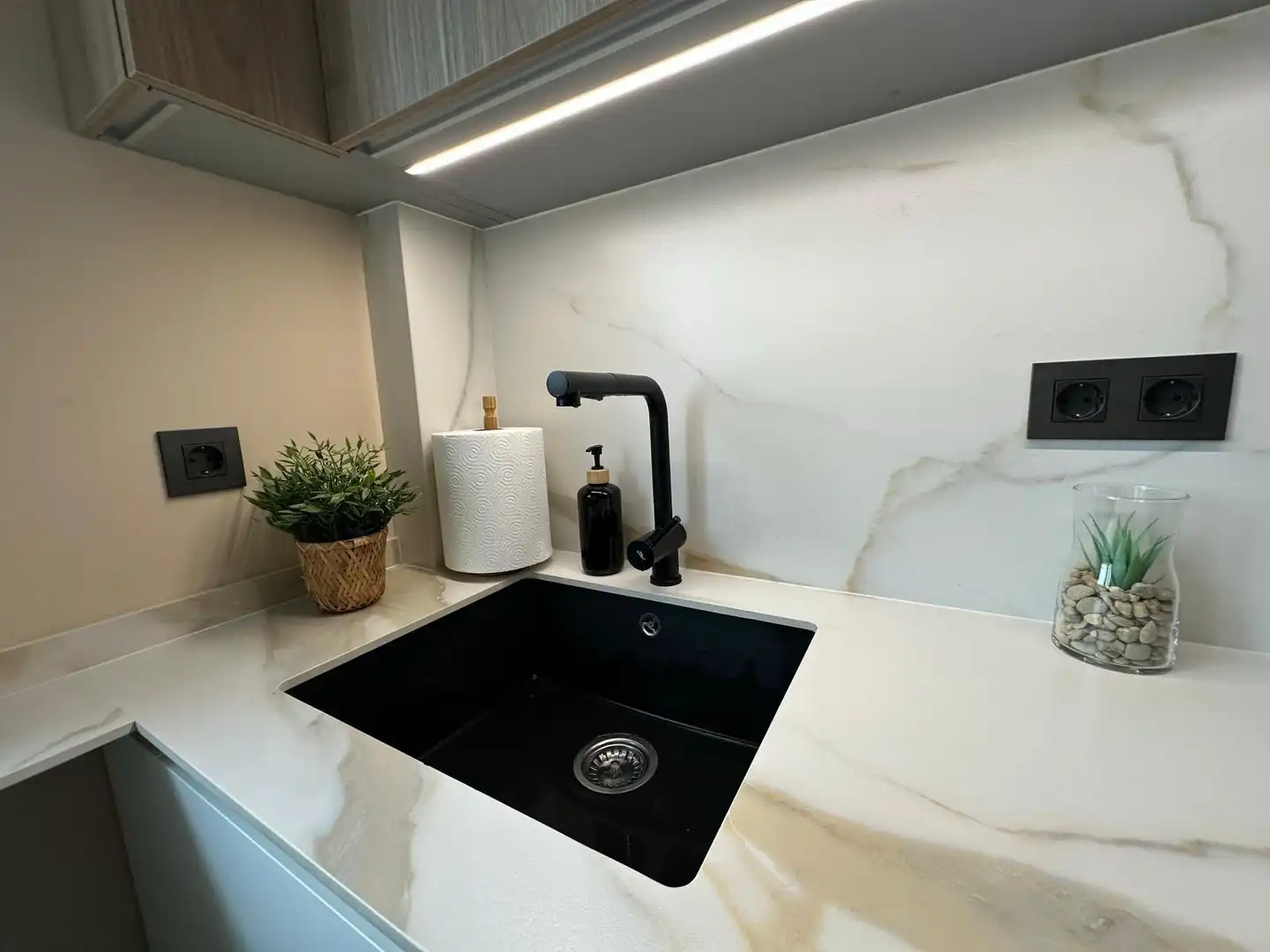 Kitchen of Flat for sale in Ourense Capital   with Air Conditioner, Heating and Terrace