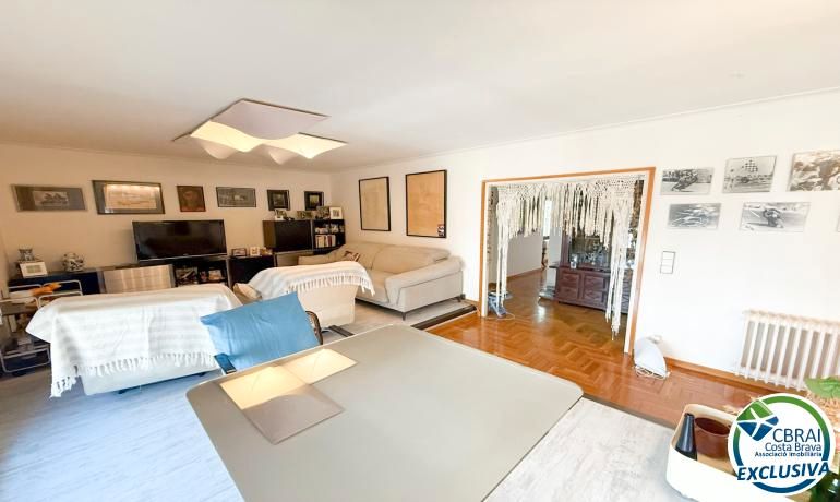 Living room of Apartment for sale in Figueres  with Furnished and Balcony