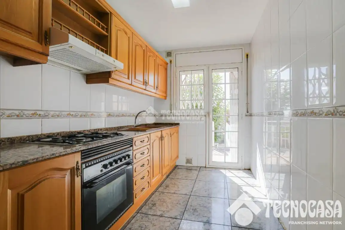 Casa pareada con terraza en venta en Sant Vicenç Dels Horts, imagen 9