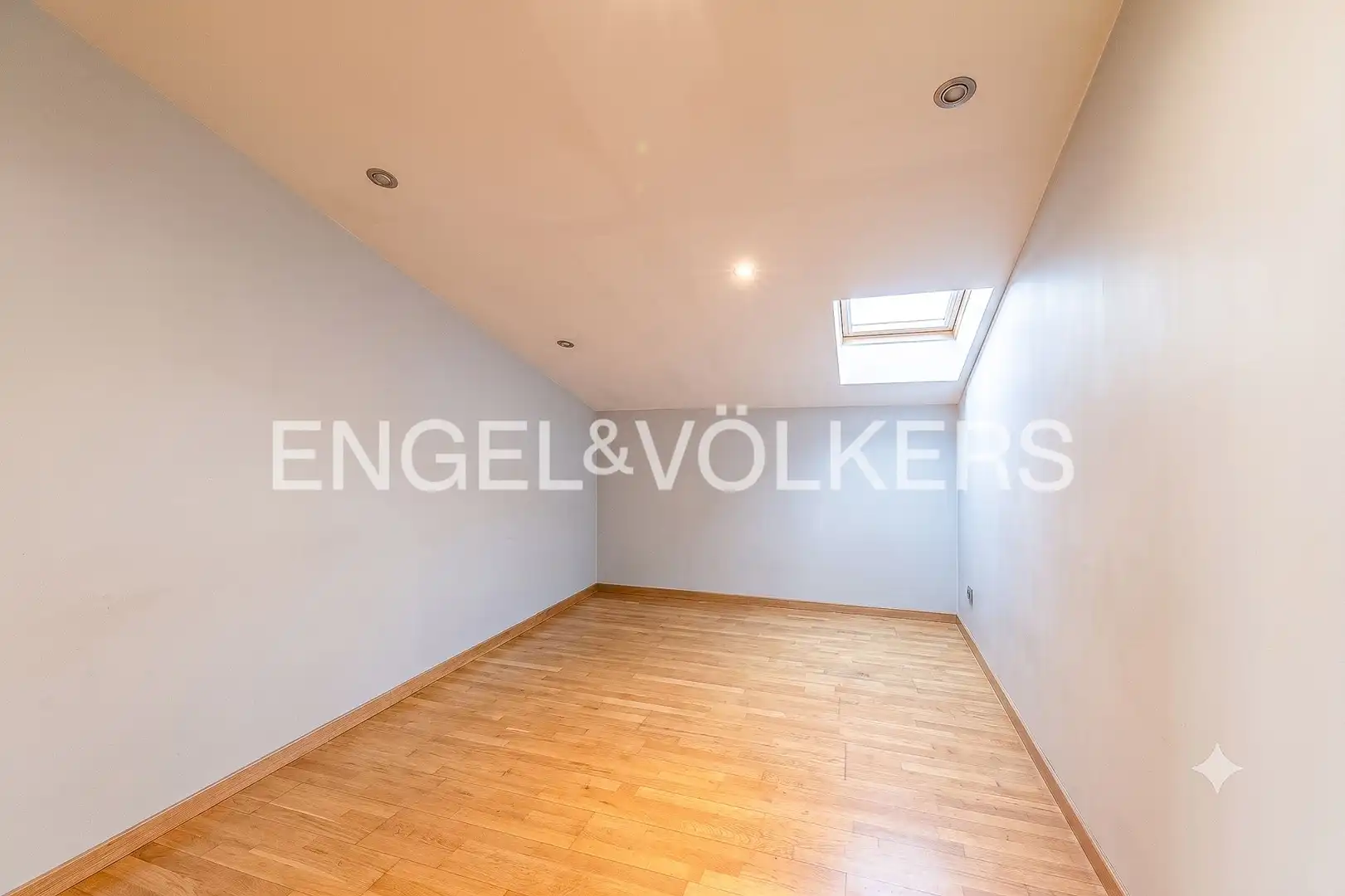 Attic for sale in Madrid  with Air Conditioner, Heating and Terrace