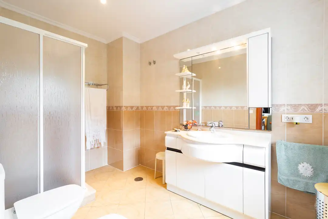Bathroom of Houses for sale in Bergondo  with Heating, Private garden and Terrace