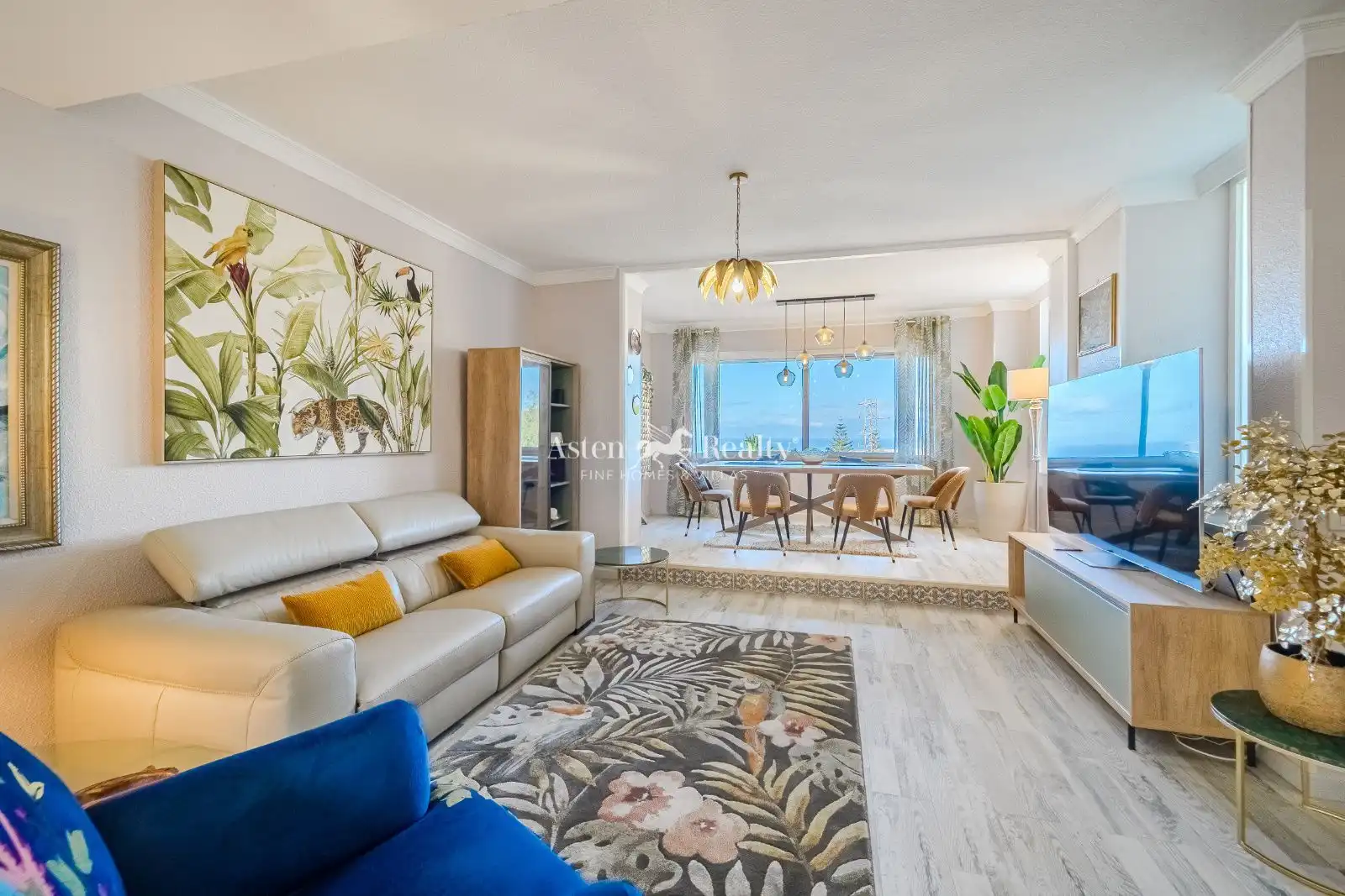 Wohnzimmer von Einfamilien-Reihenhaus zum Verkauf in Arona mit Klimaanlage, Terrasse und Abstellraum
