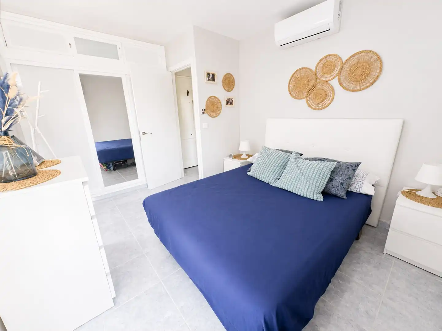 Dormitori de Apartament en venda en Benalmádena amb Aire condicionat, Terrassa i Moblat