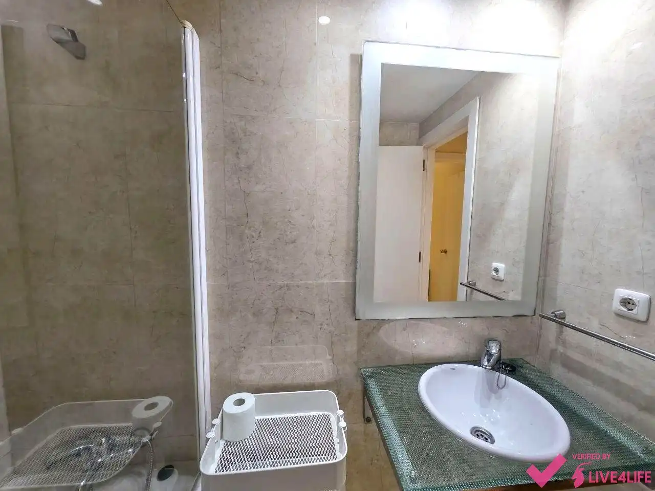 Badezimmer von Maisonette zur Miete in Sevilla mit Klimaanlage, Terrasse und Möbliert