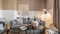 Sala d'estar de Apartament de lloguer en  Madrid Capital amb Aire condicionat, Calefacció i Moblat