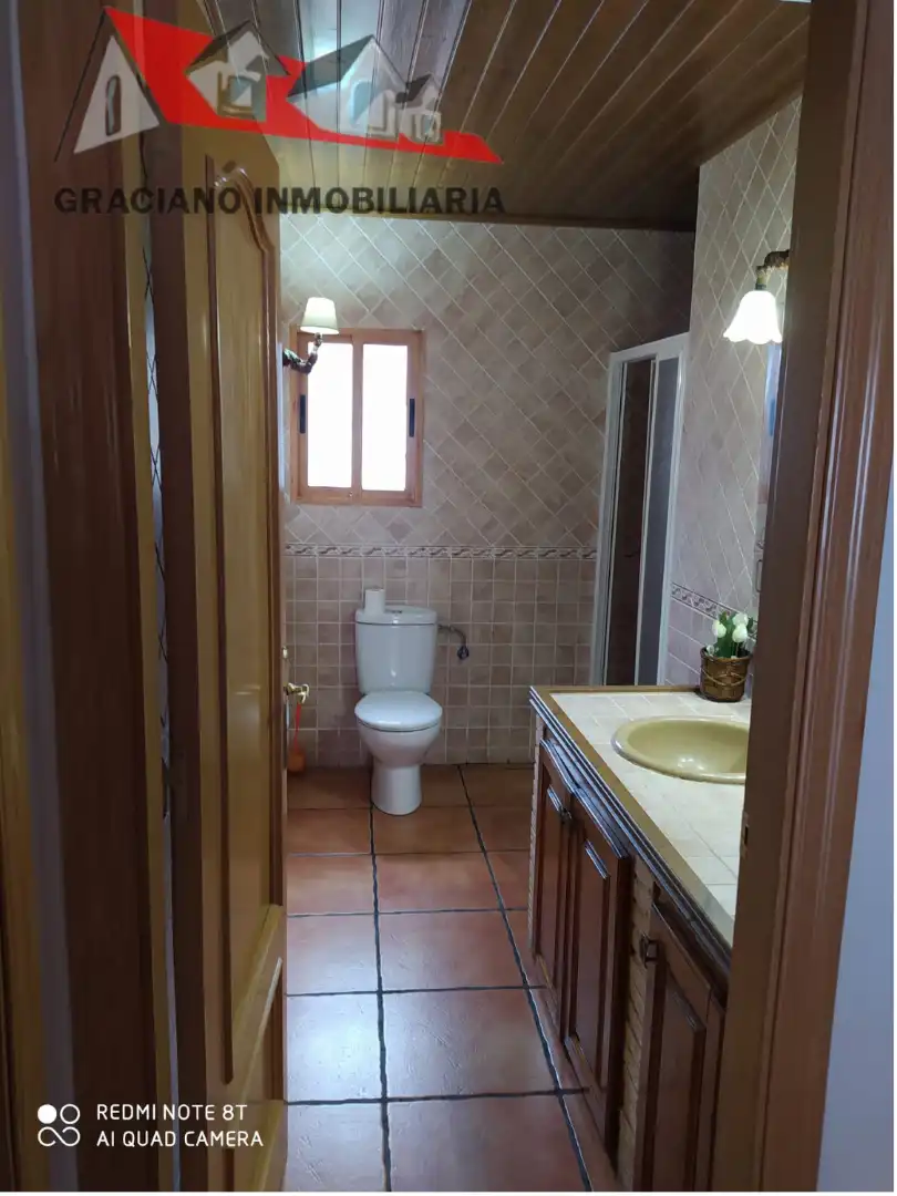 Bany de Casa adosada en venda en Villaverde de Guadalimar amb Aire condicionat, Jardí privat i Terrassa