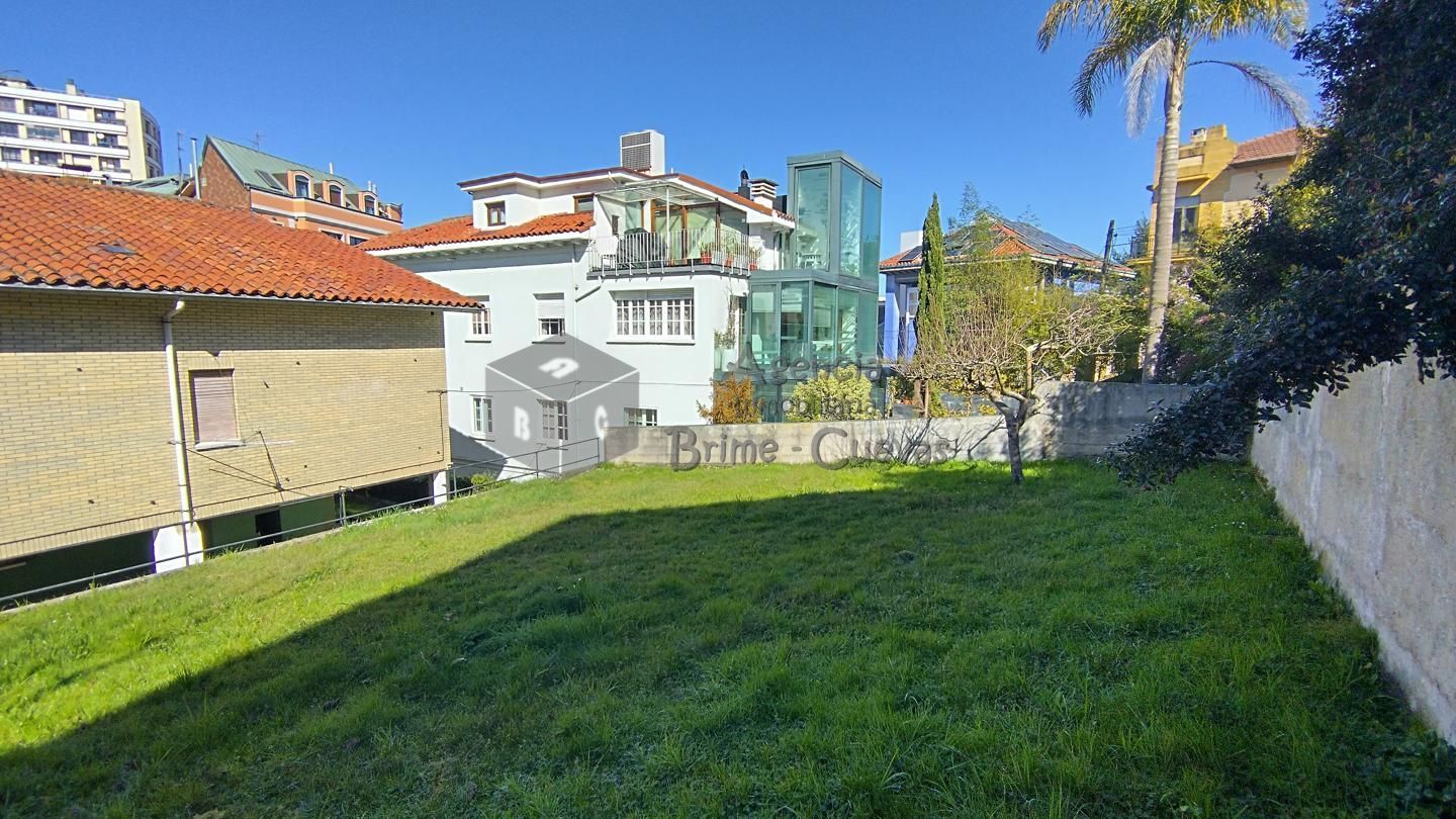 Exterior view of House or chalet for sale in Oviedo   with Private garden and Terrace