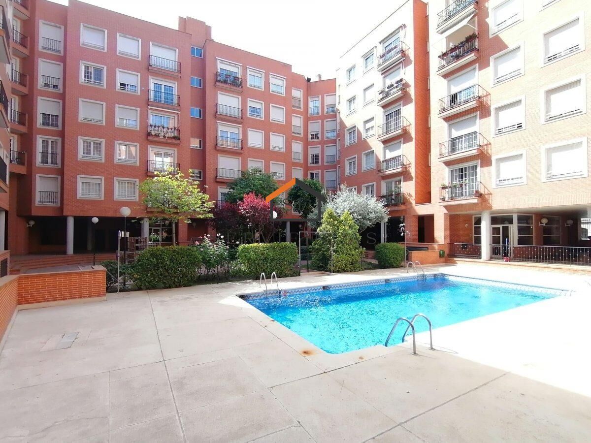 Piscina de Piso en venta en  Madrid Capital con Aire acondicionado, Calefacción y Parquet