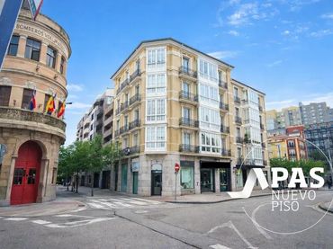 Flat with lift for sale in Plaza de Numancia