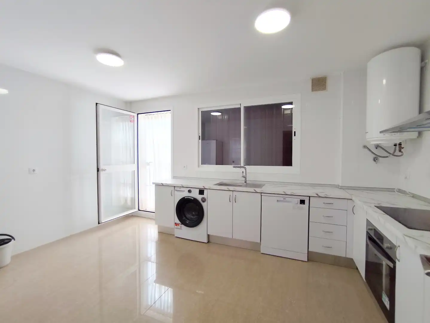 Cocina de Casa o chalet de alquiler en Sanlúcar de Barrameda con Terraza, Piscina y Amueblado