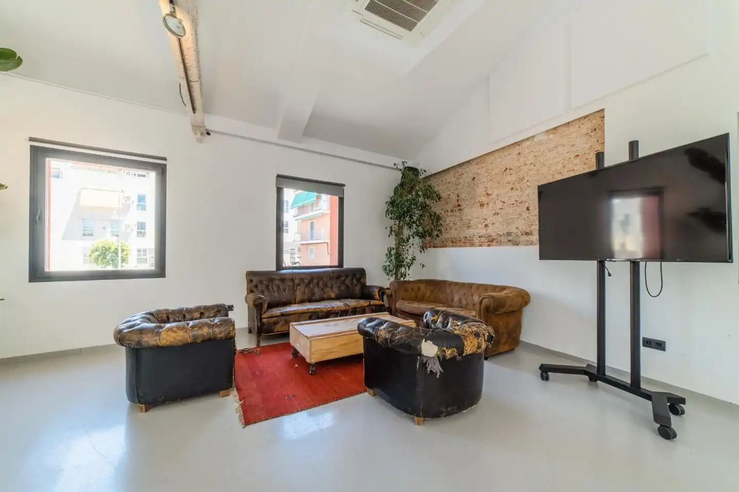 Living room of Commercial properties for rent in Madrid
