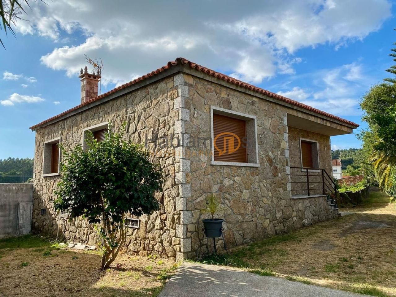 Vista exterior de Casa o xalet en venda en Vilagarcía de Arousa amb Calefacció, Jardí privat i Traster