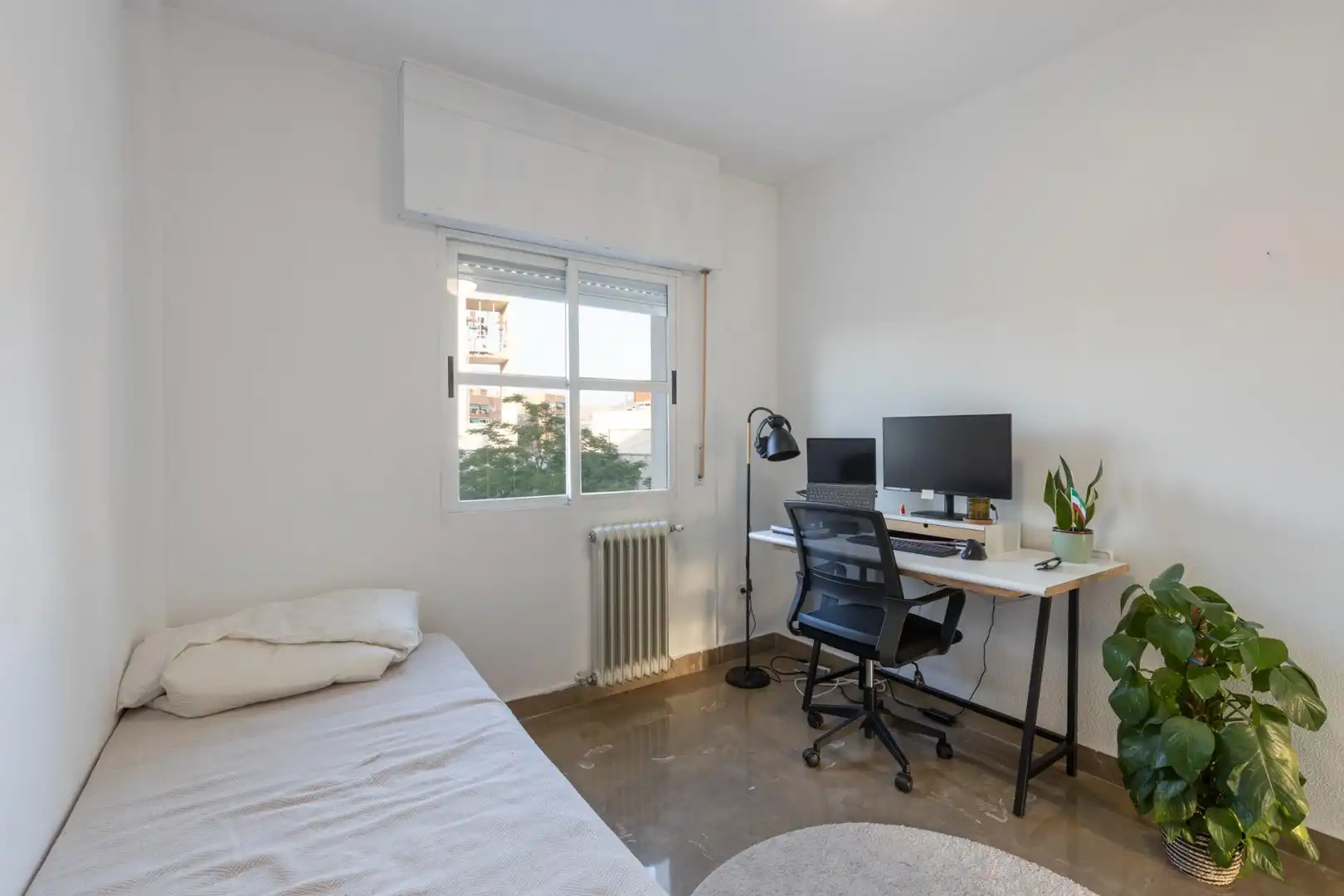 Bedroom of Flat for sale in Granada  with Balcony and Community pool