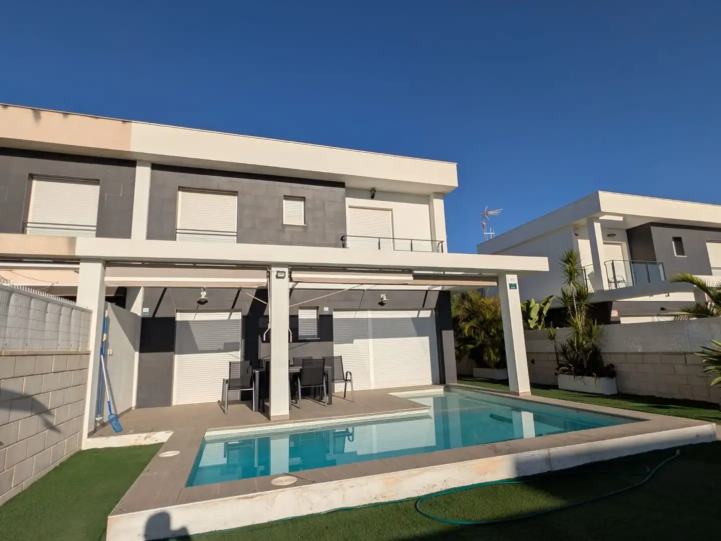 Vista exterior de Casa o chalet en venta en Santa Pola con Aire acondicionado, Terraza y Piscina