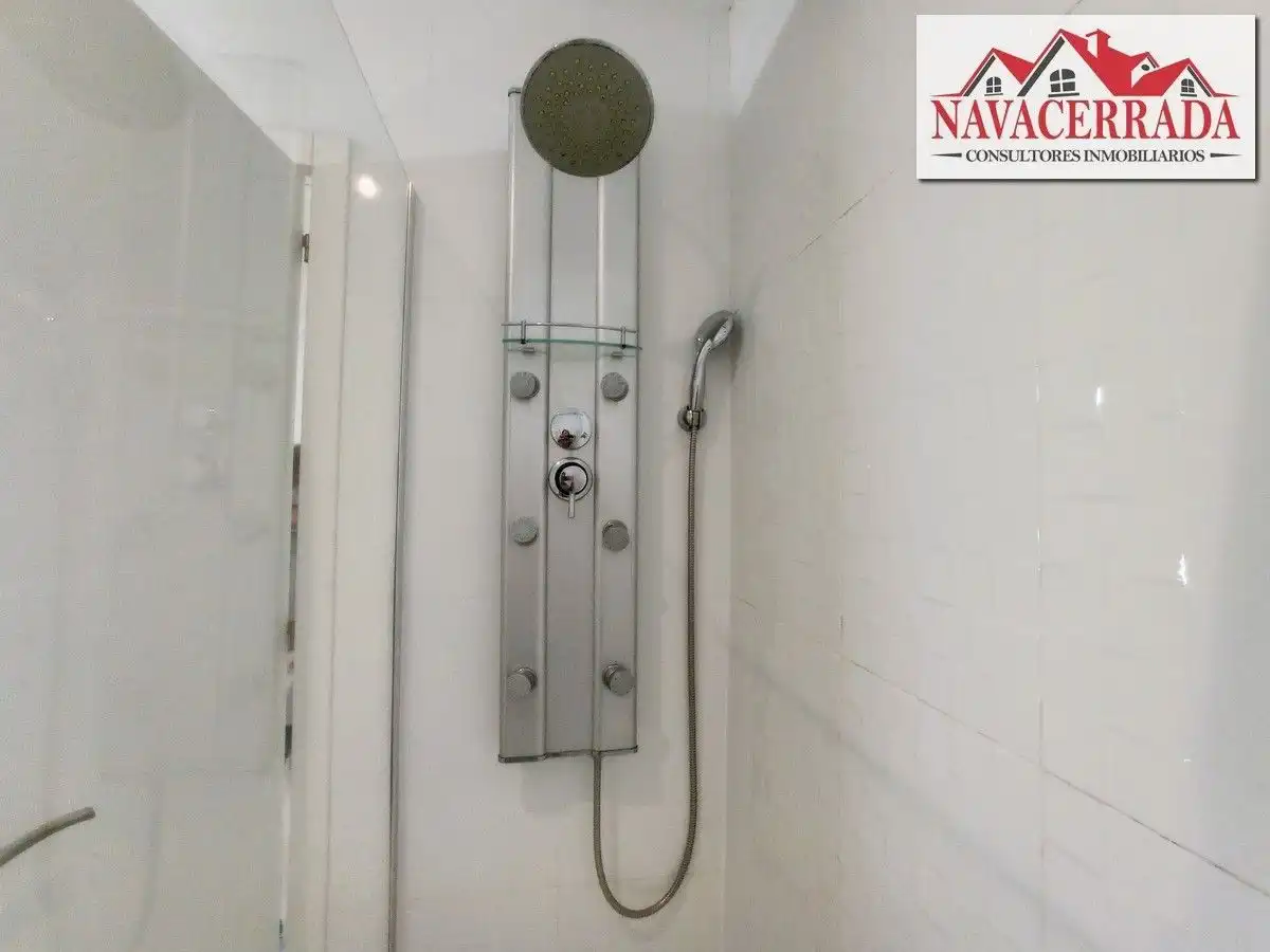 Baño de Piso en venta en Navacerrada con Calefacción y Terraza