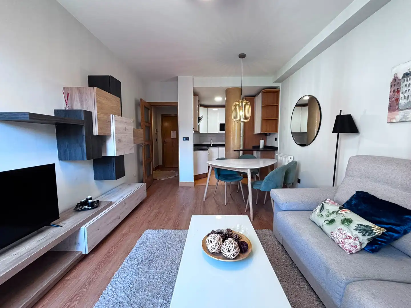 Sala d'estar de Apartament de lloguer en Burgos amb Calefacció i Moblat