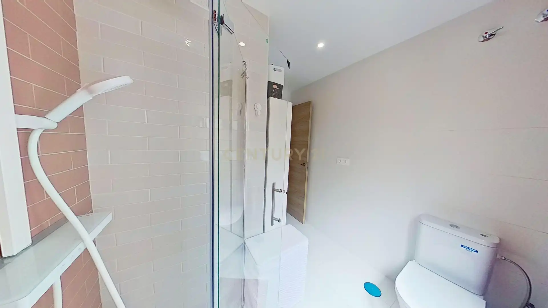 Bathroom of Flat for sale in Málaga  with Air Conditioner, Washing machine and Balcony