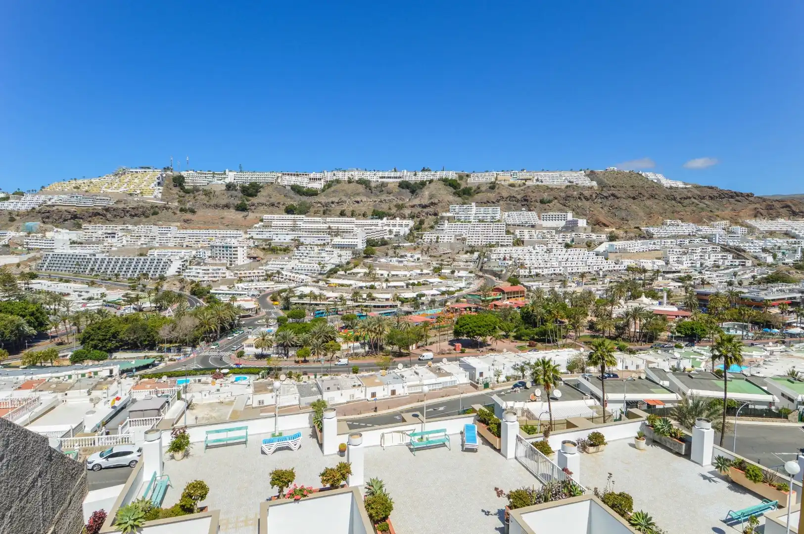 Außenansicht von Wohnungen zum Verkauf in Mogán mit Privatgarten, Terrasse und Gemeinschaftspool