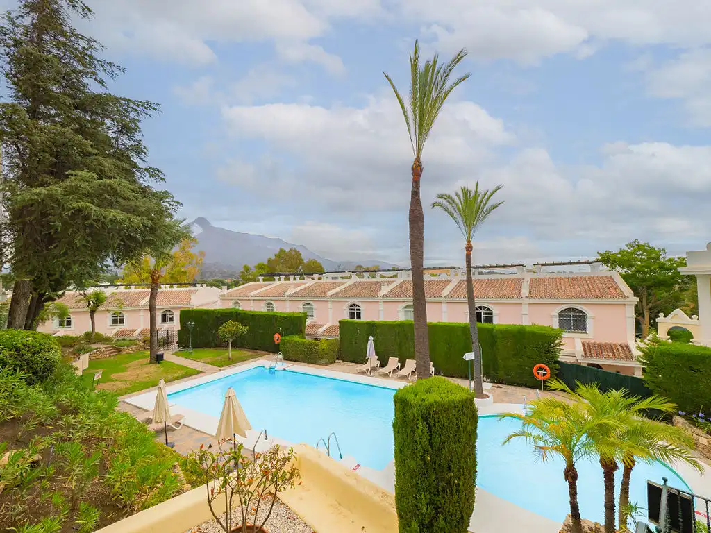 Jardín de Dúplex en venta en Marbella con Piscina