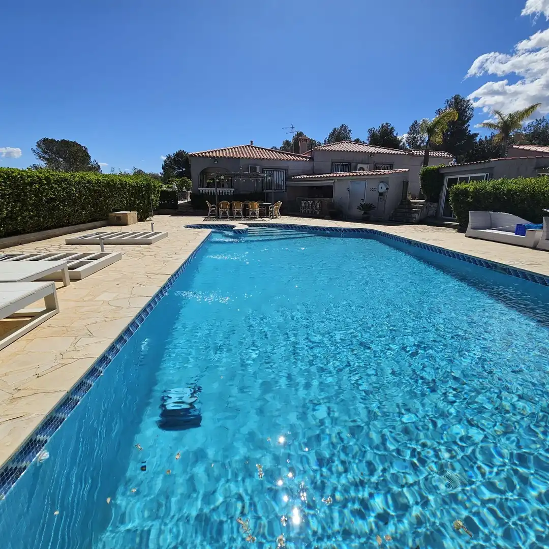 Detached house with pool for sale in Montserrat