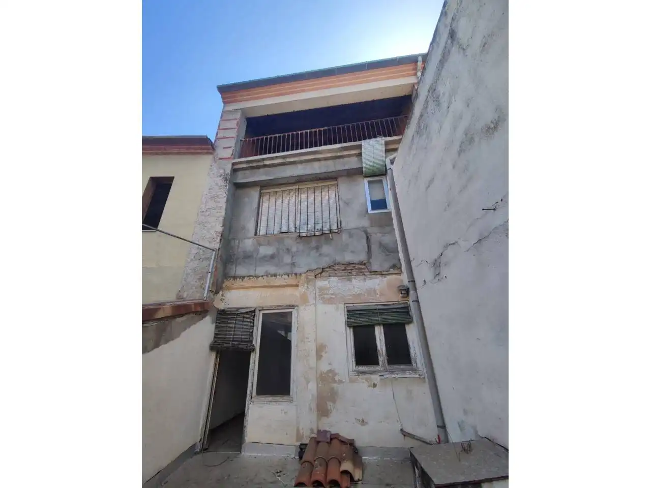Vista exterior de Casa adosada en venta en Barbastro