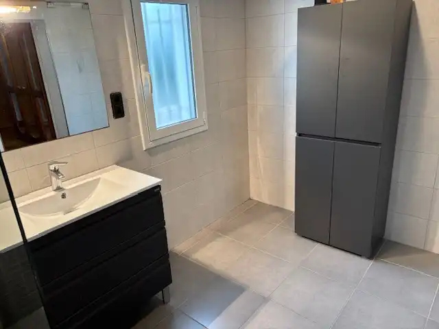 Baño de Casa adosada en venta en Santa Eulàlia de Ronçana con Aire acondicionado, Calefacción y Jardín privado