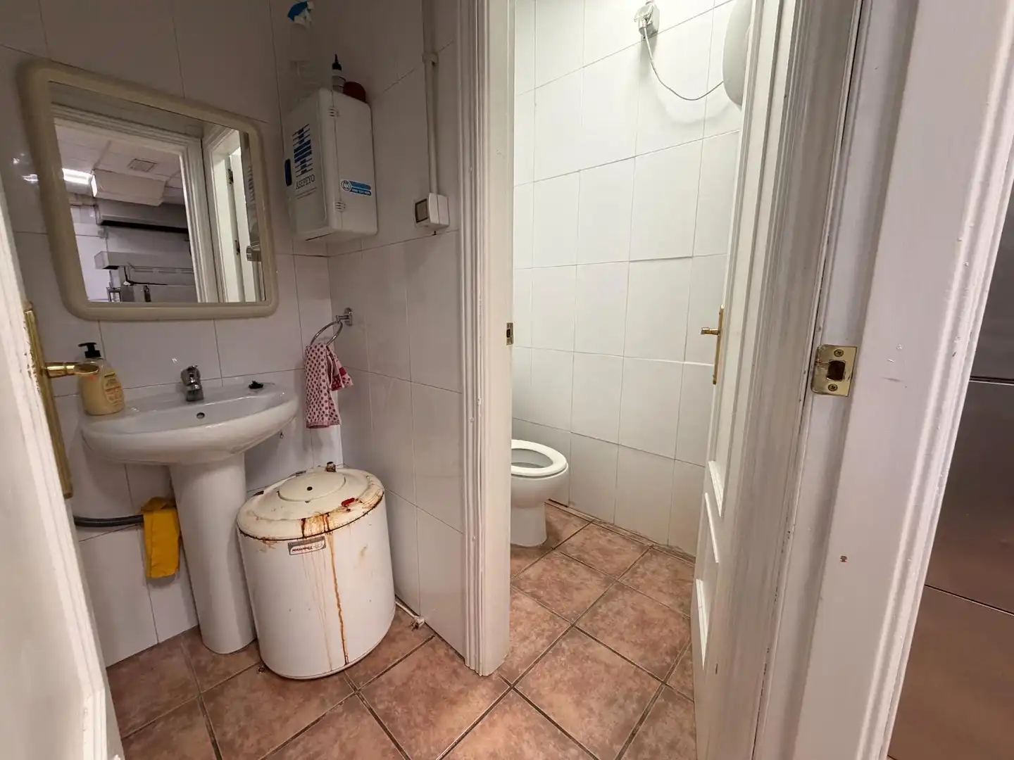Baño de Local en traspaso en Granada