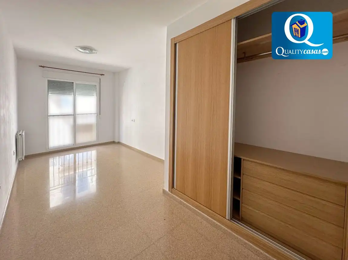 Habitación de Piso en venta en Alicante / Alacant con Terraza y Trastero