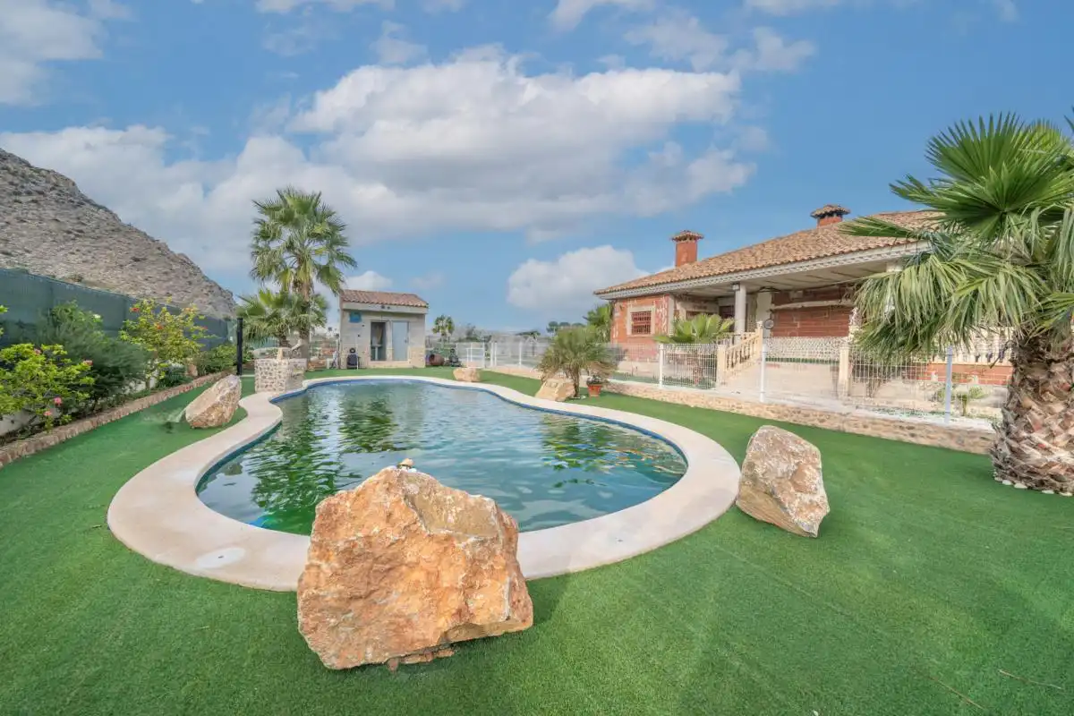 Piscina de Finca rústica en venta en Cox con Aire acondicionado, Calefacción y Jardín privado