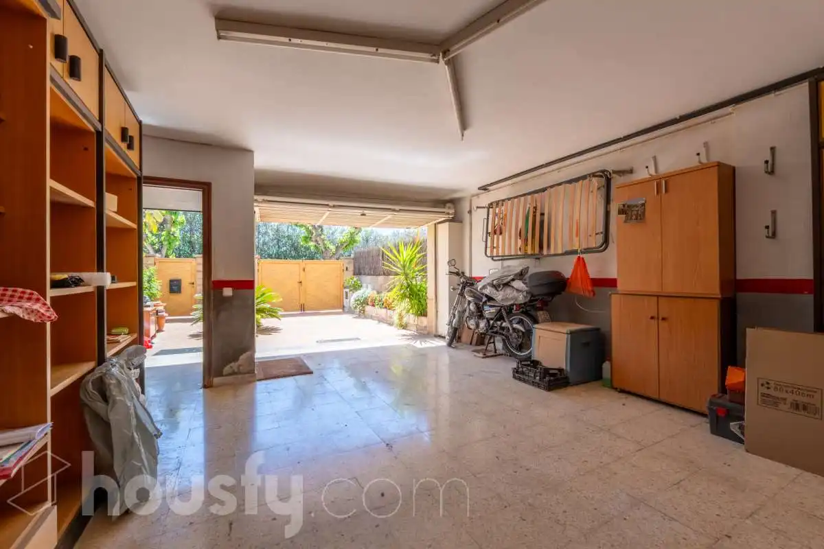 Exterior view of Houses for sale in Vilanova i la Geltrú  with Air Conditioner, Heating and Private garden