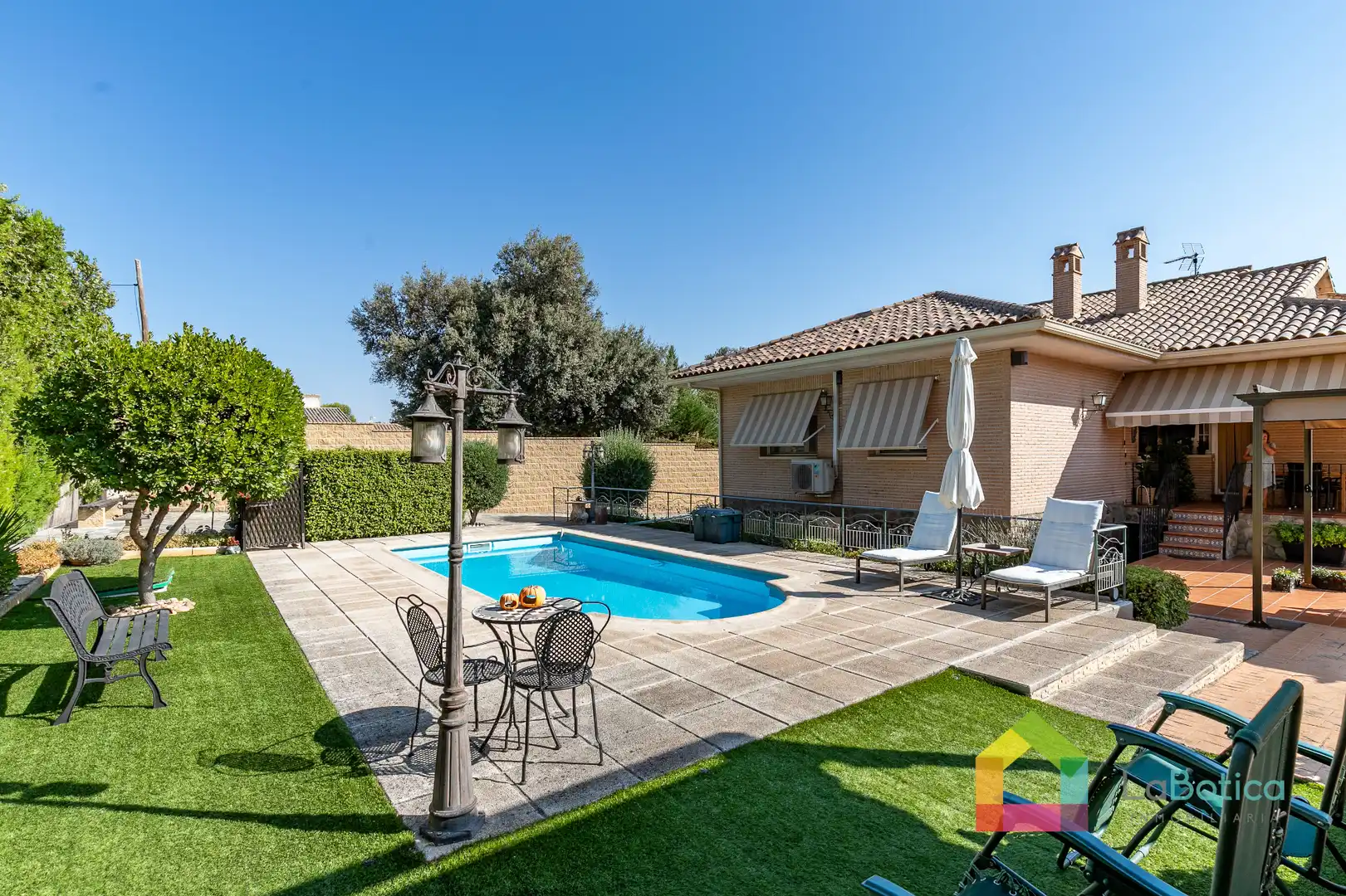 Piscina de Casa o xalet en venda en Nambroca amb Aire condicionat, Calefacció i Jardí privat