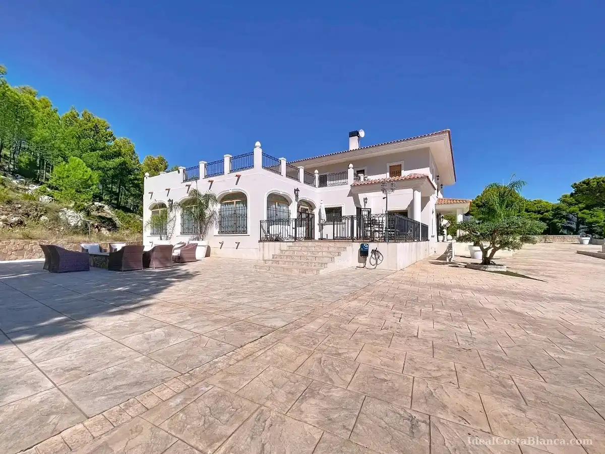 Detached house with balcony for sale in El Castell de Guadalest, imagen 13