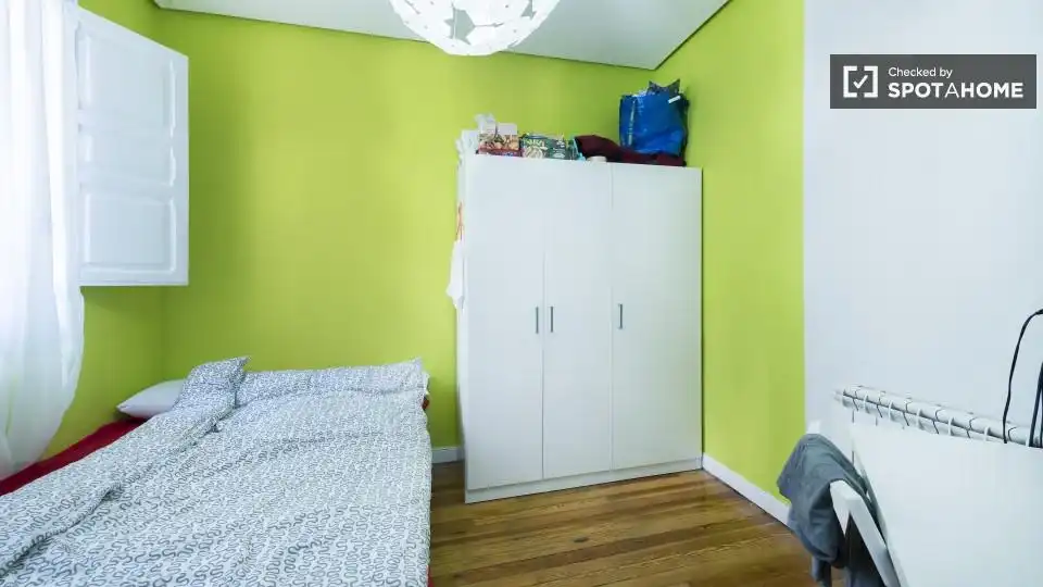 Bedroom of Flat for rent in Madrid  with Air Conditioner, Heating and Furnished