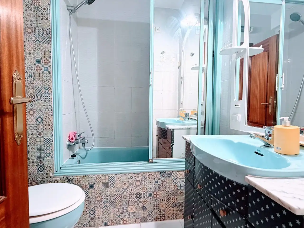 Bathroom of Flat for sale in Coslada  with Air Conditioner, Heating and Storage room