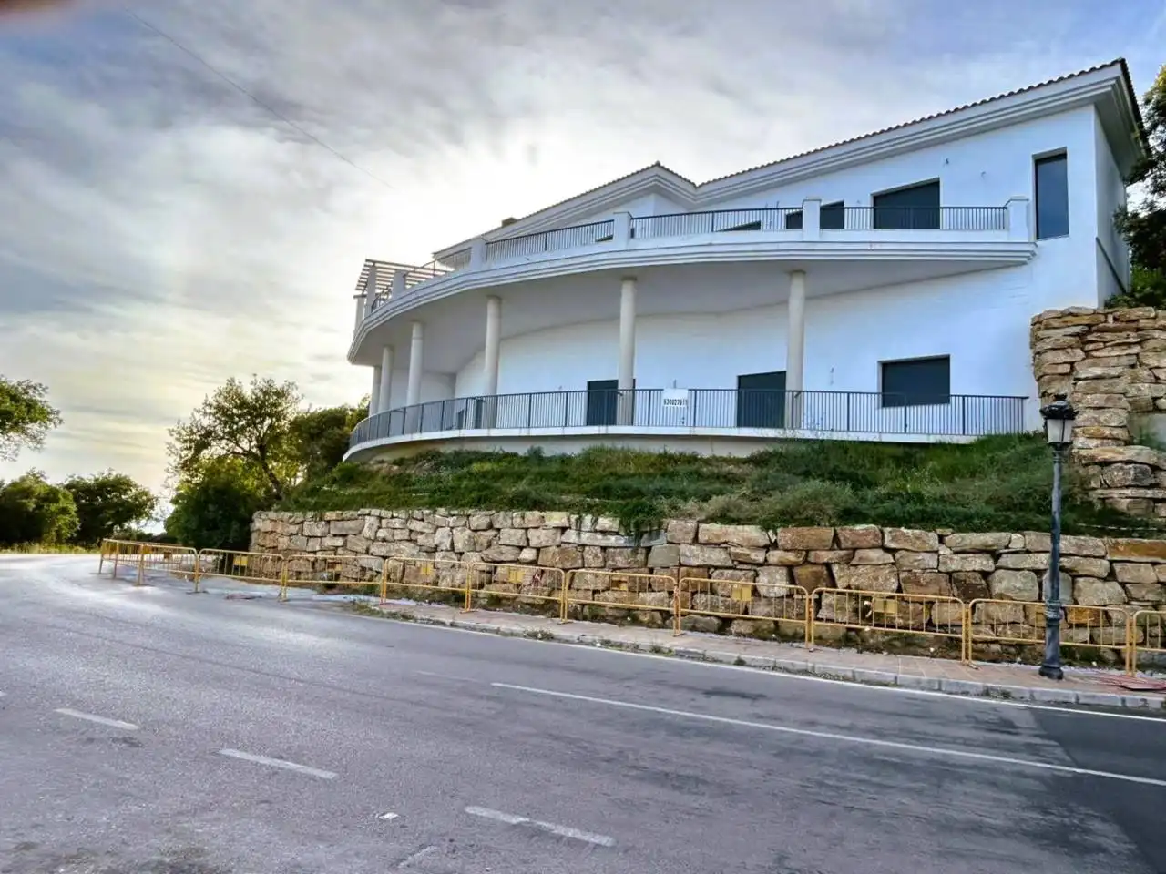 Vista exterior de Local en venta en Ojén