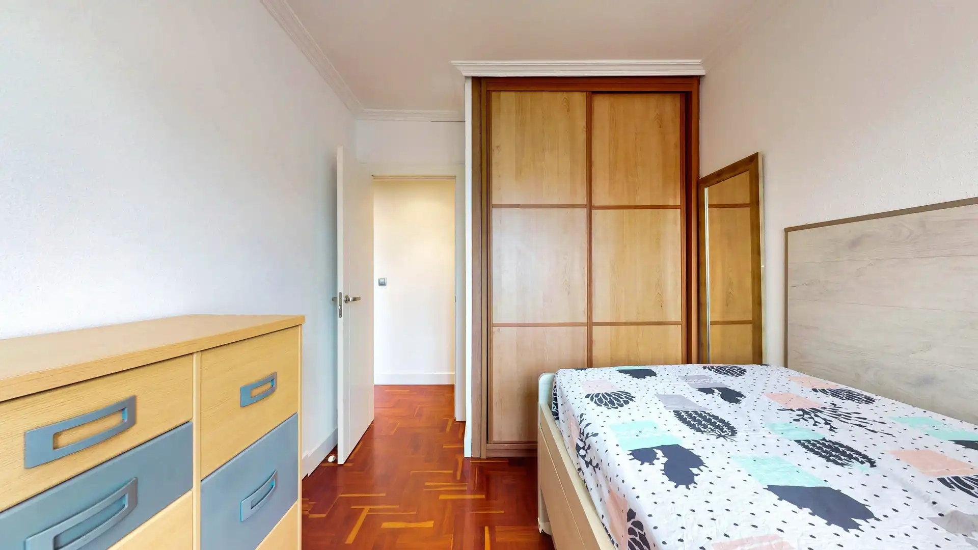 Habitación de Piso en venta en Bilbao  con Trastero y Balcón