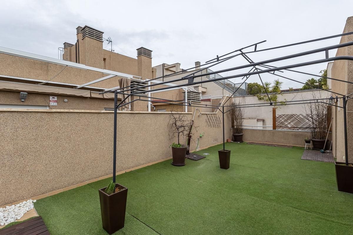 Terrasse von Dachboden zum Verkauf in  Granada Capital mit Klimaanlage, Terrasse und Abstellraum