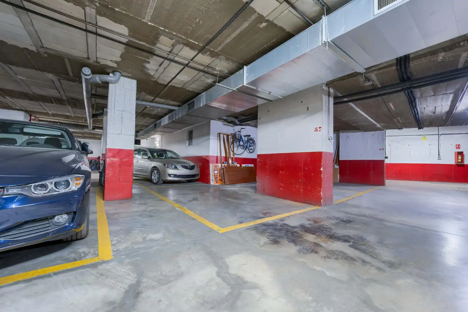 Aparcament de Pis en venda en Sevilla amb Aire condicionat, Terrassa i Piscina comunitària