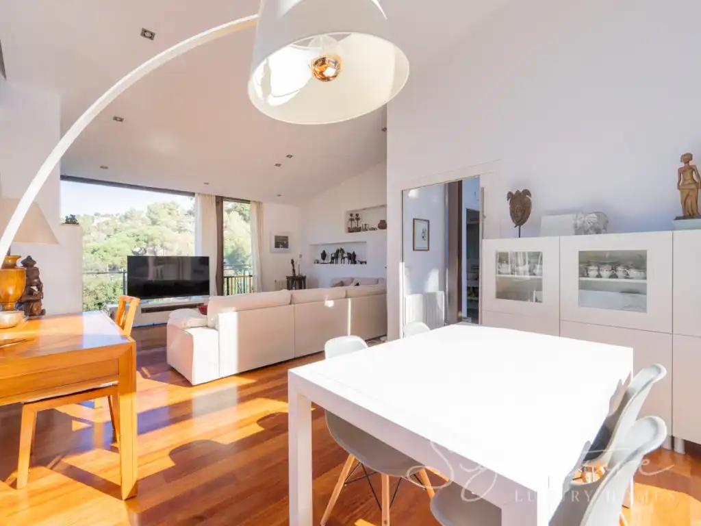 Sala d'estar de Casa o xalet en venda en Barcelona amb Aire condicionat