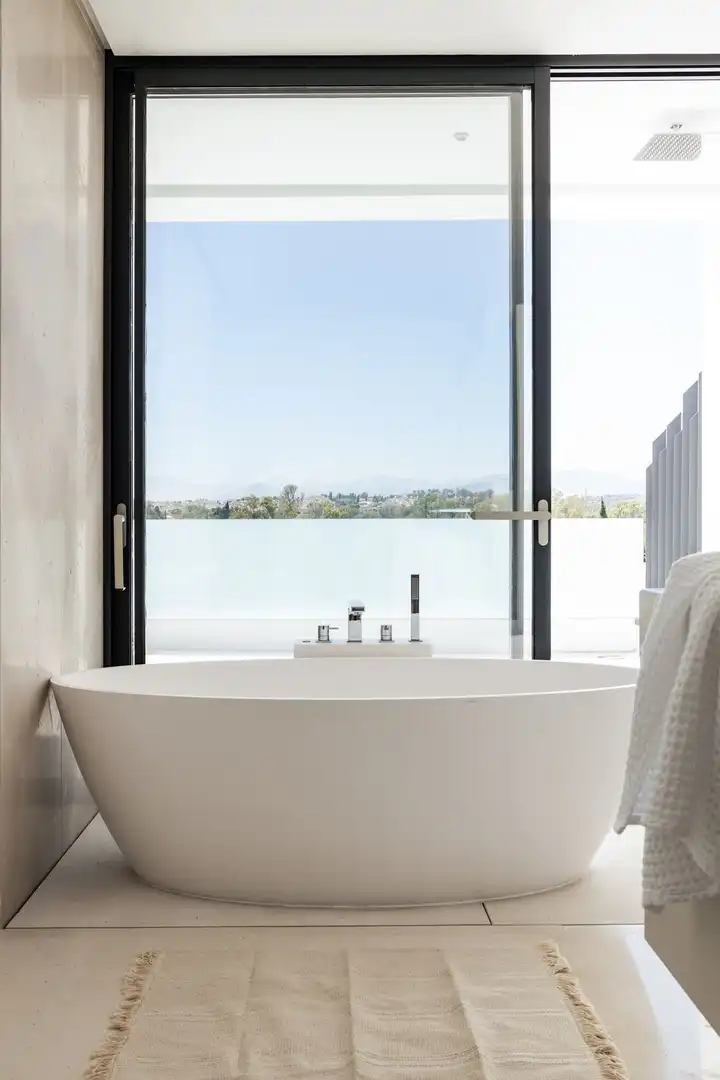 Baño de Casa o chalet en venta en Marbella con Aire acondicionado, Jardín privado y Terraza