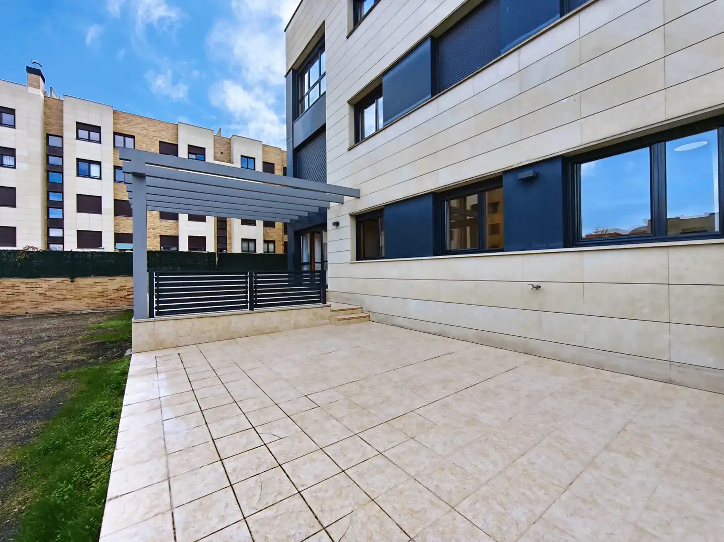 Terraza de Piso en venta en  Logroño con Aire acondicionado, Calefacción y Jardín privado