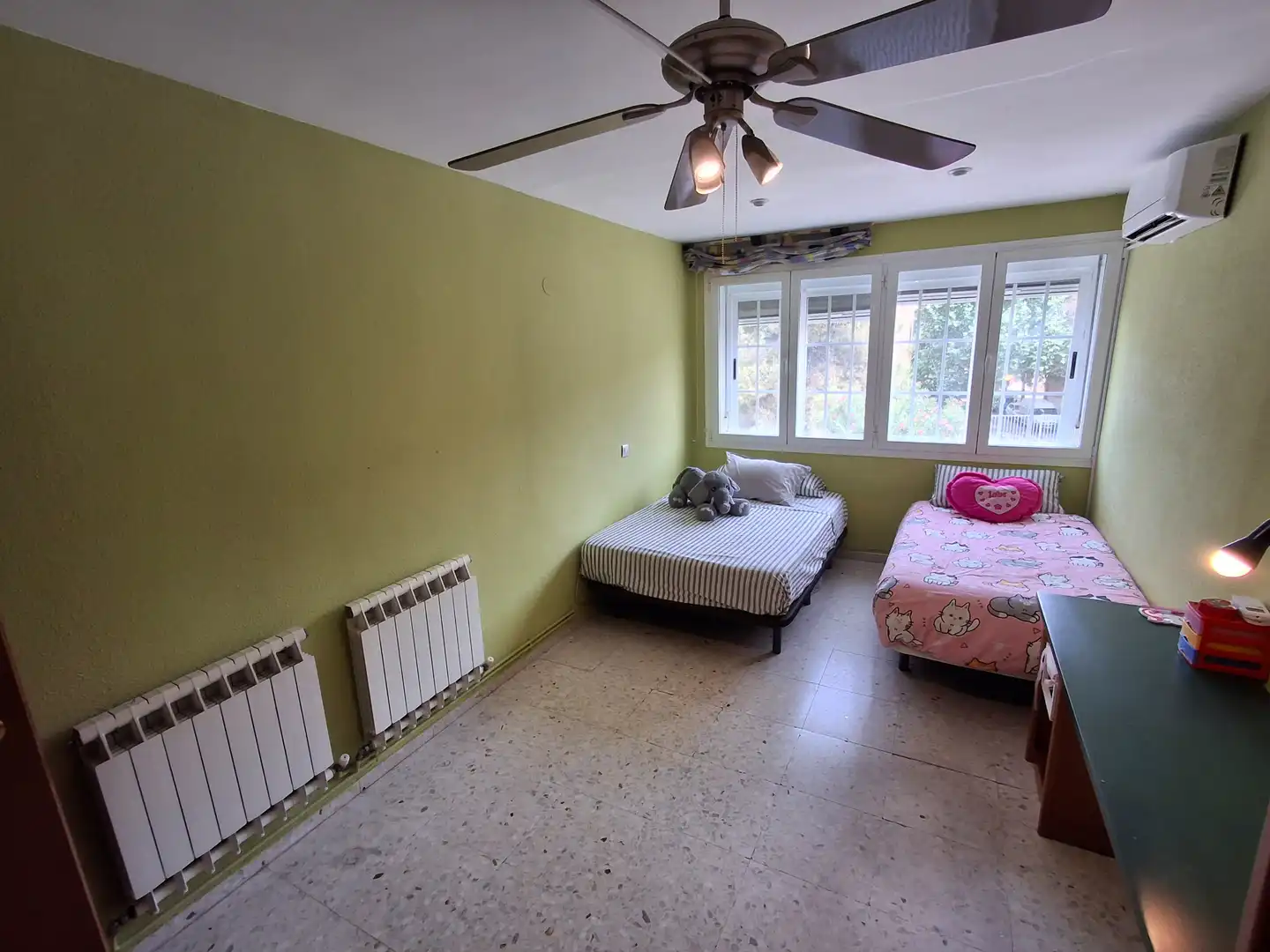 Habitación de Casa adosada en venta en Ciudad Real con Aire acondicionado, Calefacción y Jardín privado