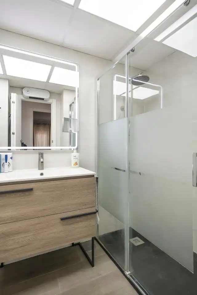 Baño de Piso en venta en Benicasim / Benicàssim con Aire acondicionado, Calefacción y Terraza