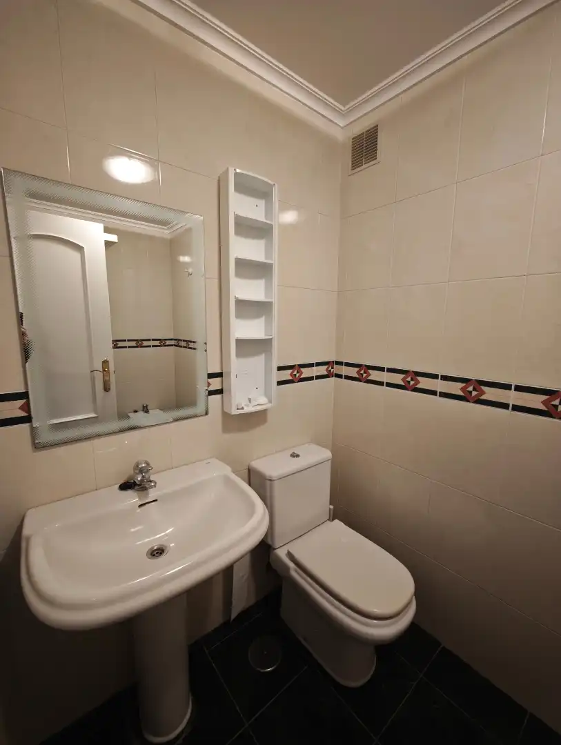 Badezimmer von Wohnung zur Miete in Santander mit Heizung, Möbliert und Ofen