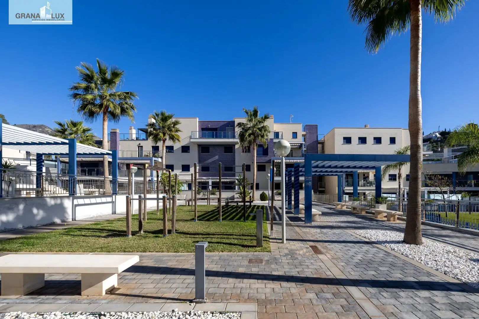 Vista exterior de Piso en venta en Almuñécar con Aire acondicionado, Jardín privado y Terraza