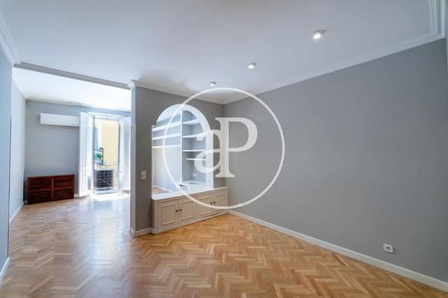 Piso en Alquiler en Calle Juan de Dios en Universidad - Malasaña