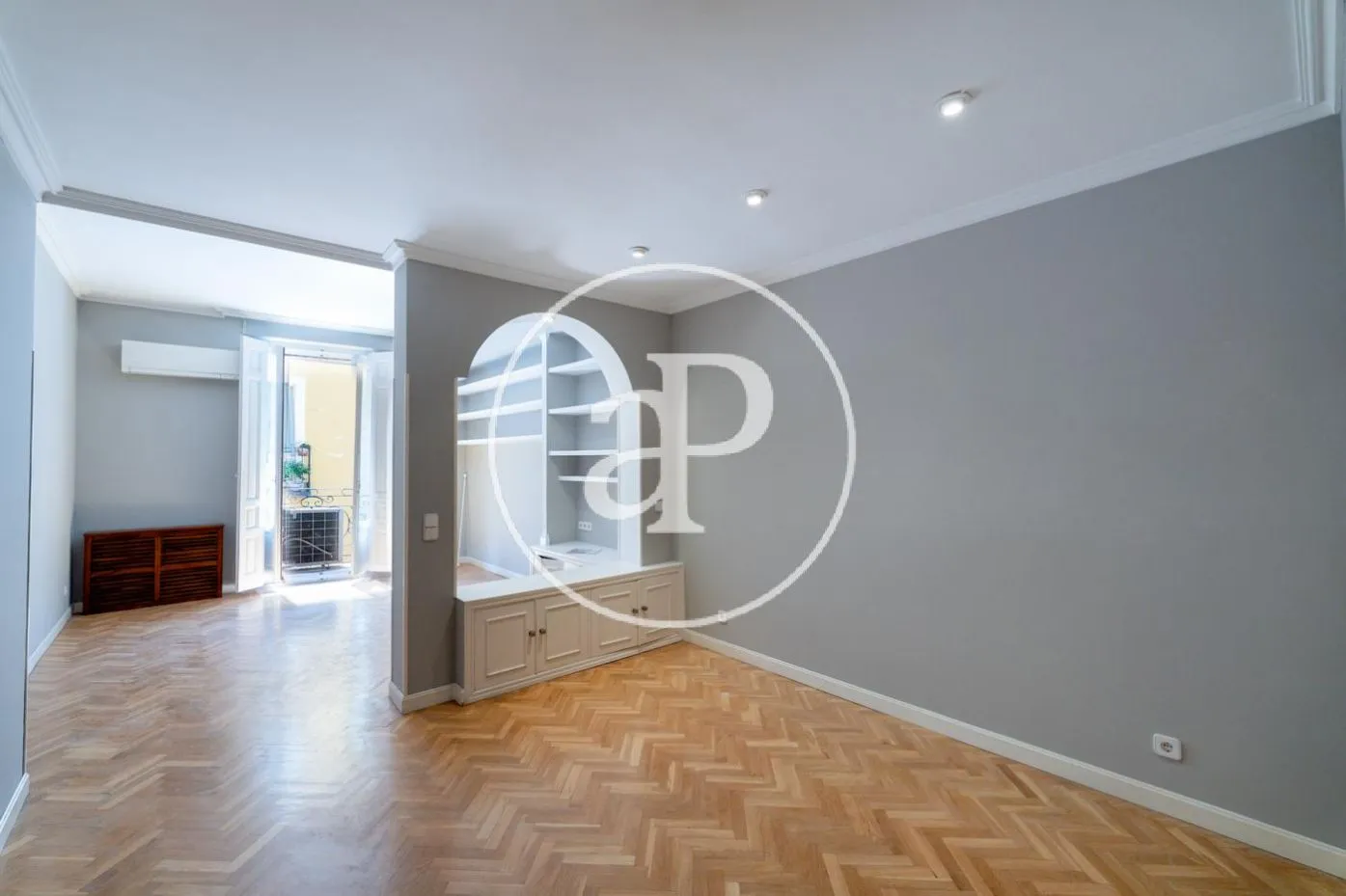 Flat for rent in  Madrid Capital  with Air Conditioner, Heating and Balcony