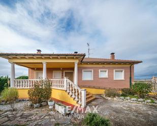 Vista exterior de Casa o xalet en venda en Villanueva de Duero amb Calefacció, Jardí privat i Terrassa