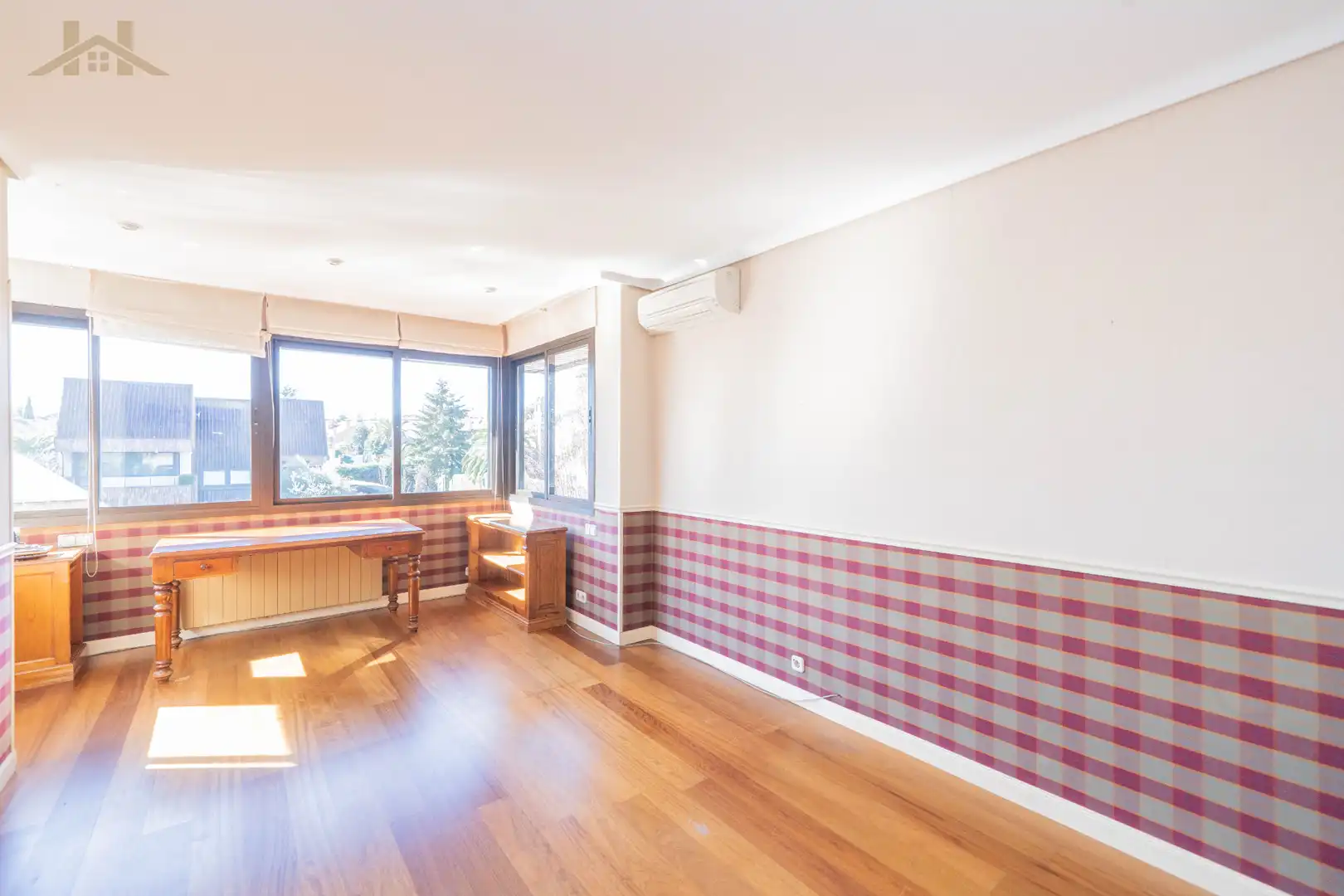 Bedroom of Houses for sale in Majadahonda  with Air Conditioner, Heating and Private garden