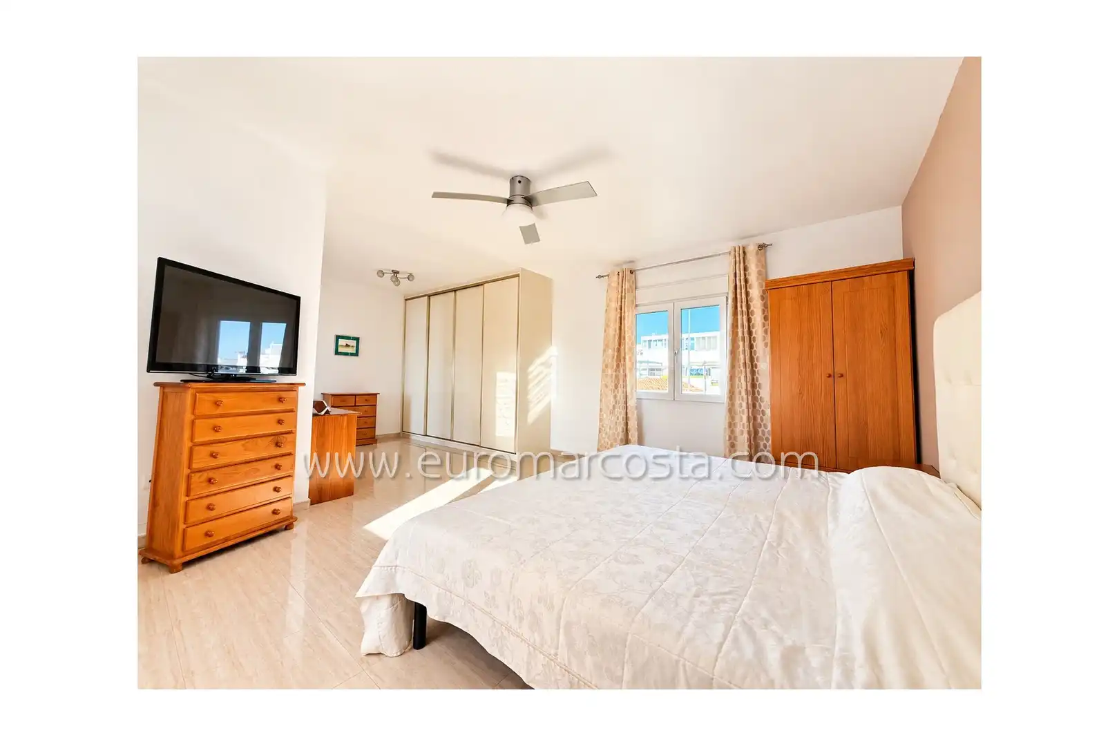 Chalet con piscina en venta en Calle Helsinki, imagen 17